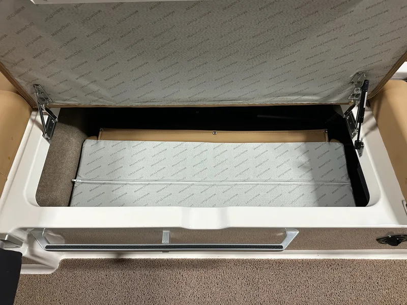 Slide: The Image of Mastercraft X24 2021 - 26