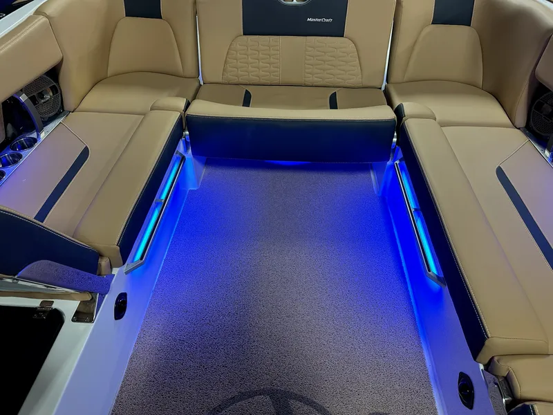 Slide: The Image of Mastercraft X24 2021 - 27