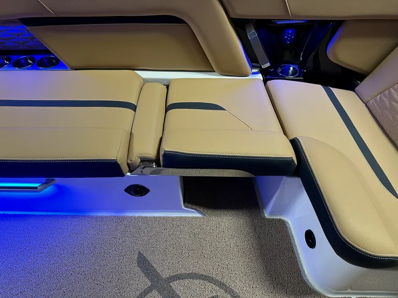 Slide: The Image of Mastercraft X24 2021 - 28