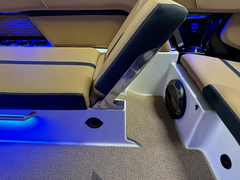 Slide: The Image of Mastercraft X24 2021 - 29