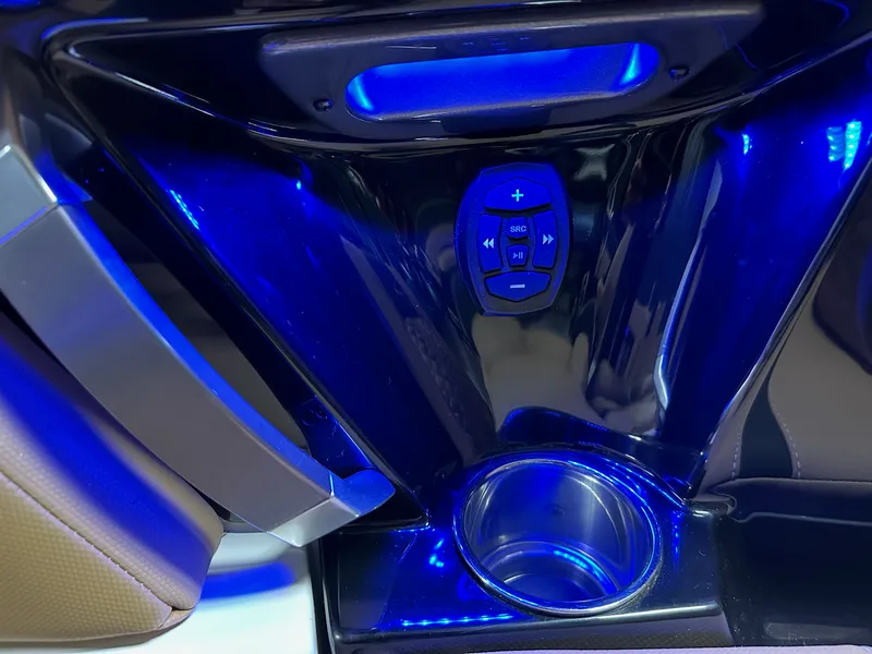 Slide: The Image of Mastercraft X24 2021 - 30