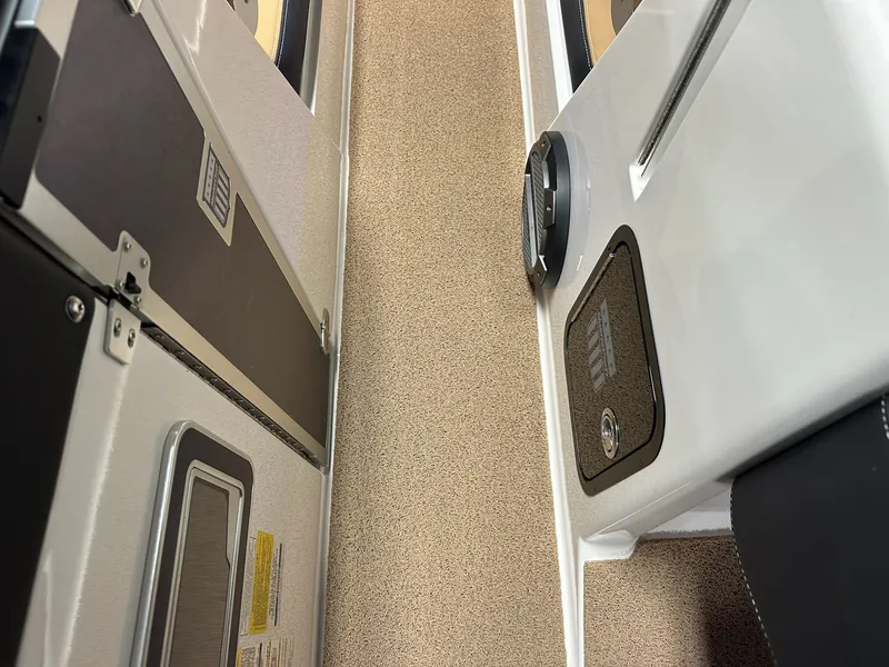 Slide: The Image of Mastercraft X24 2021 - 40