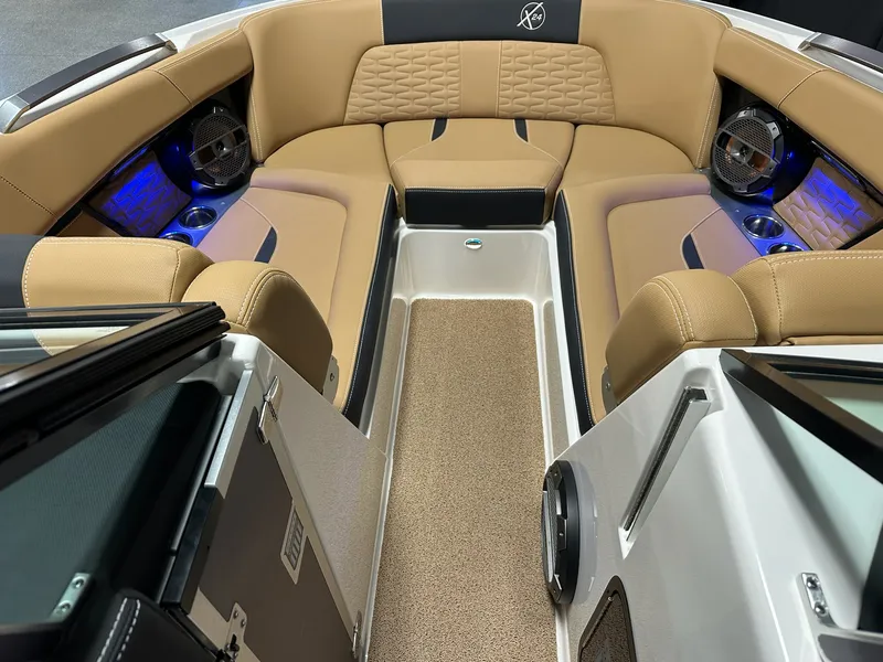 Slide: The Image of Mastercraft X24 2021 - 41