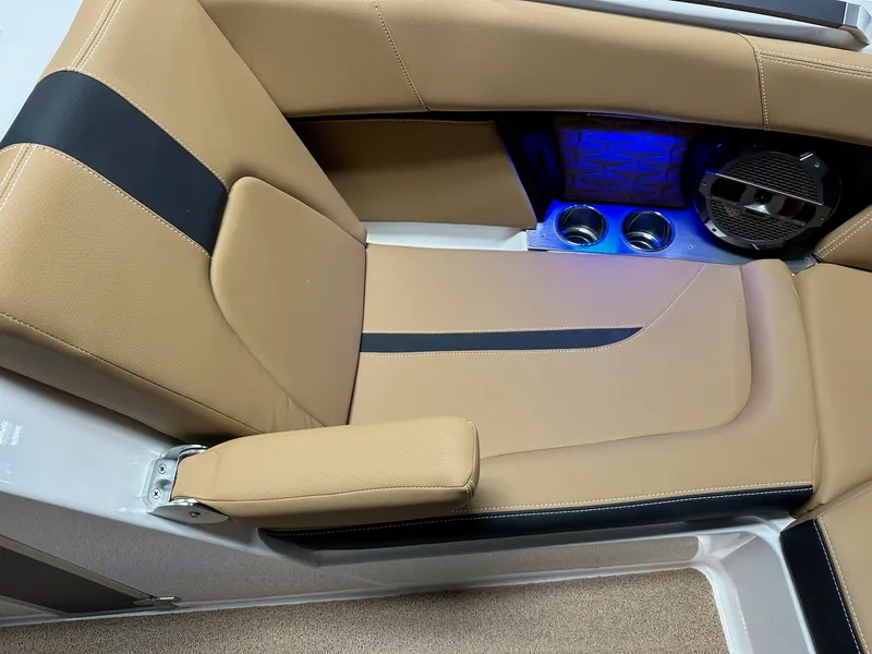 Slide: The Image of Mastercraft X24 2021 - 43