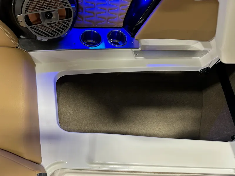 Slide: The Image of Mastercraft X24 2021 - 50