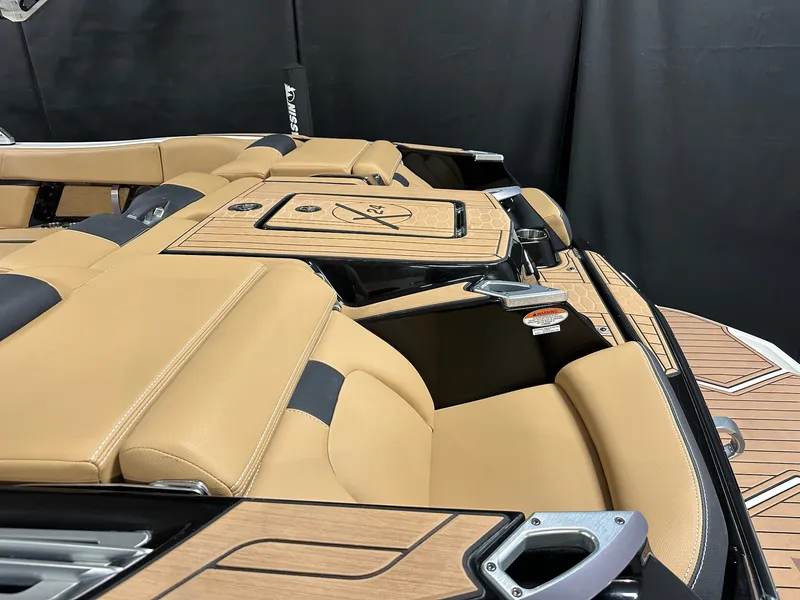 Slide: The Image of Mastercraft X24 2021 - 7