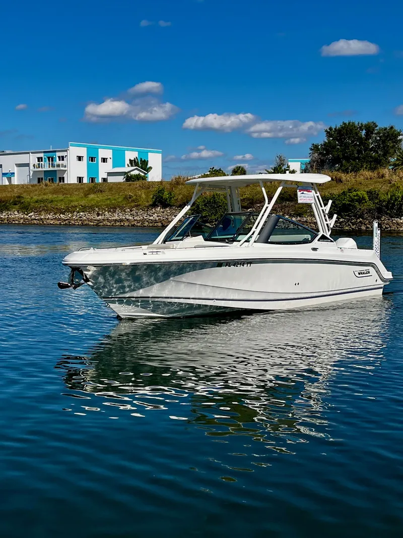 Slide: The Image of Boston Whaler 240 VANTAGE 2024 - 2