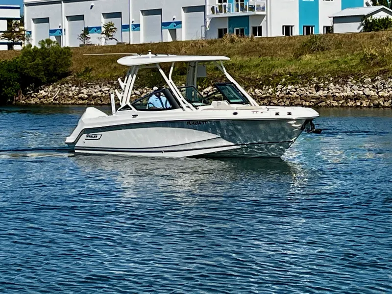 Slide: The Image of Boston Whaler 240 VANTAGE 2024 - 4