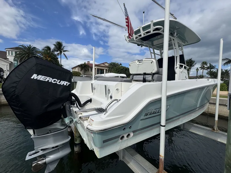Slide: The Image of Boston Whaler 230 OUTRAGE 2022 - 2