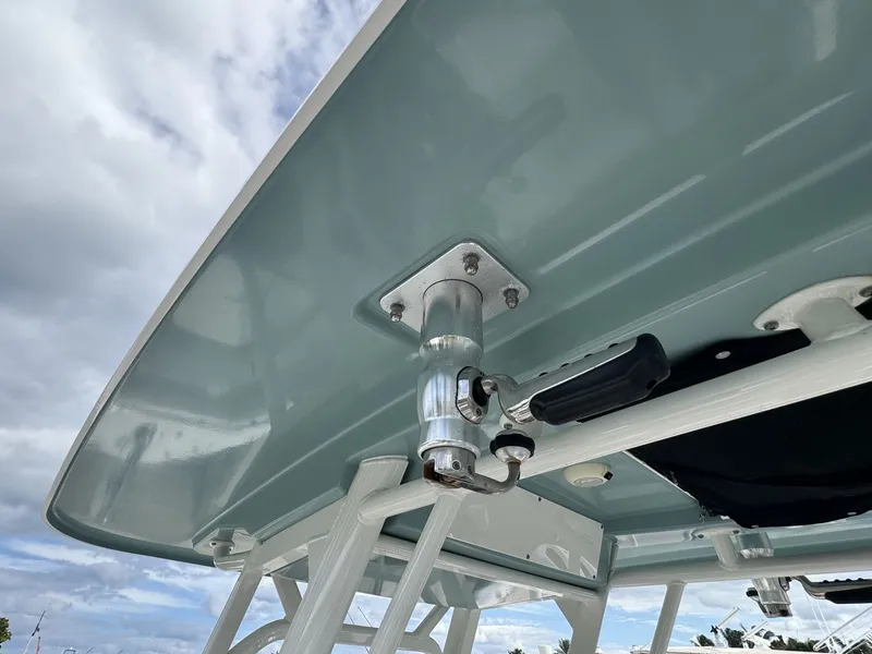 Slide: The Image of Boston Whaler 230 OUTRAGE 2022 - 20