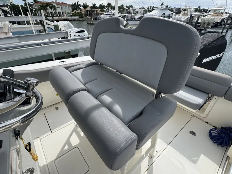 Slide: The Image of Boston Whaler 230 OUTRAGE 2022 - 22