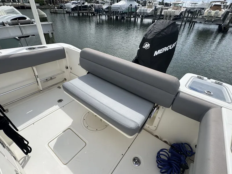 Slide: The Image of Boston Whaler 230 OUTRAGE 2022 - 23
