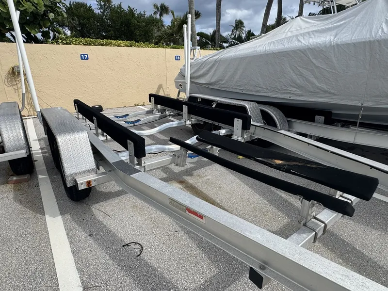 Slide: The Image of Boston Whaler 230 OUTRAGE 2022 - 31