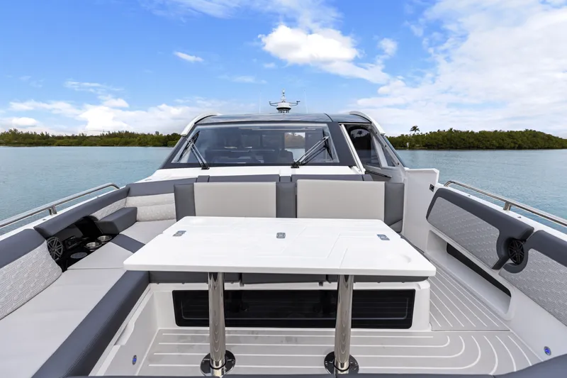 Slide: The Image of Galeon 435 GTO 2026 - 25