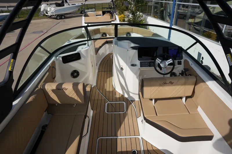 Slide: The Image of Sea Ray SDX 230 2026 - 10