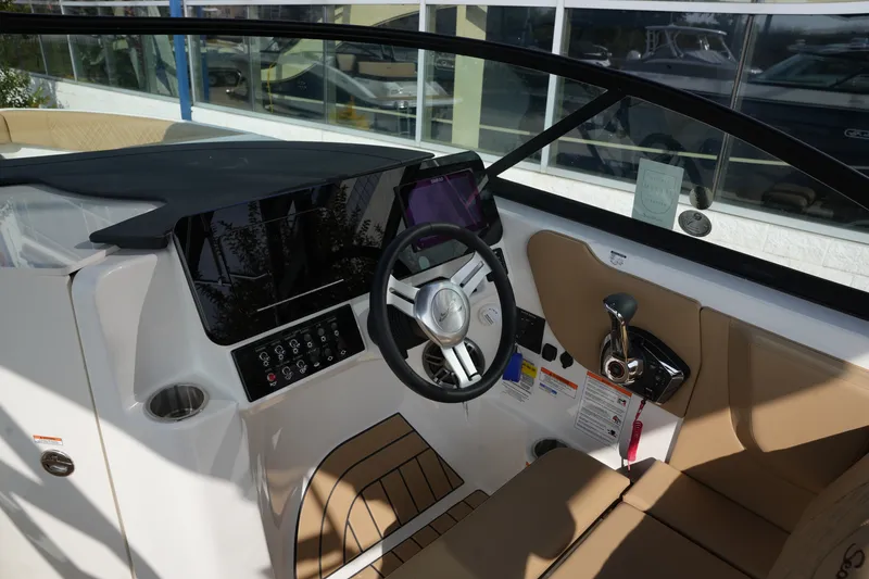 Slide: The Image of Sea Ray SDX 230 2026 - 16