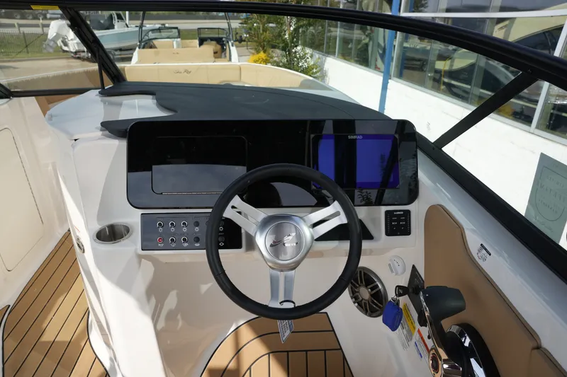 Slide: The Image of Sea Ray SDX 230 2026 - 17