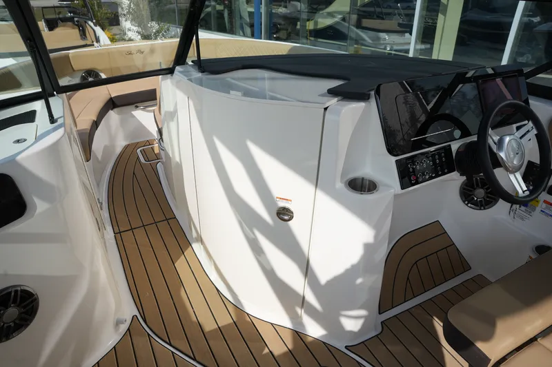 Slide: The Image of Sea Ray SDX 230 2026 - 23