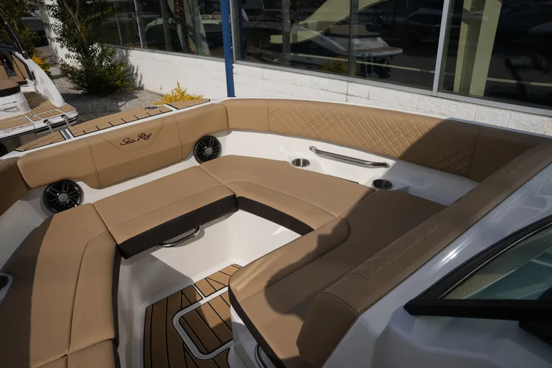 Slide: The Image of Sea Ray SDX 230 2026 - 28