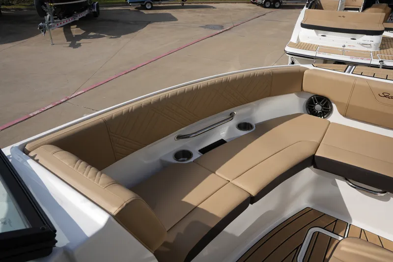 Slide: The Image of Sea Ray SDX 230 2026 - 29