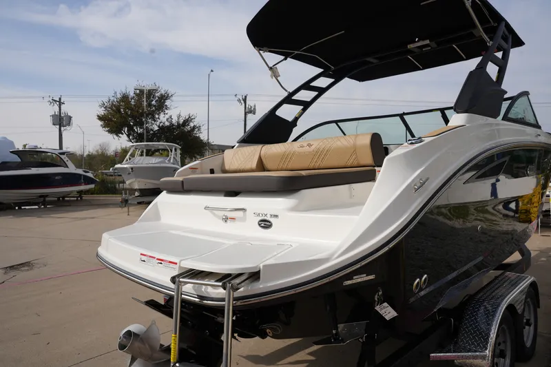 Slide: The Image of Sea Ray SDX 230 2026 - 4