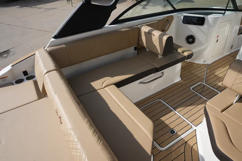 Slide: The Image of Sea Ray SDX 230 2026 - 8