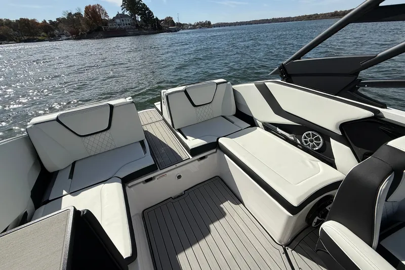 Slide: The Image of Yamaha 252SE 2026 - 12