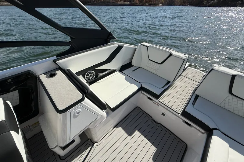 Slide: The Image of Yamaha 252SE 2026 - 13