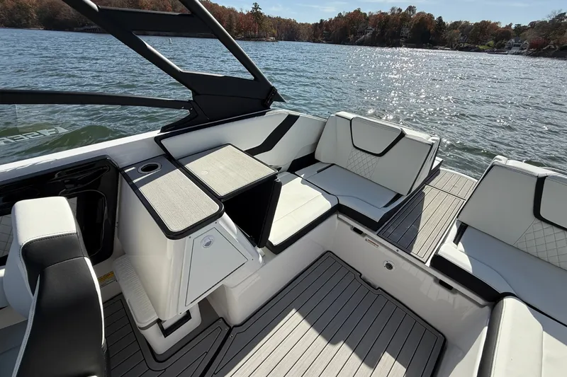 Slide: The Image of Yamaha 252SE 2026 - 14