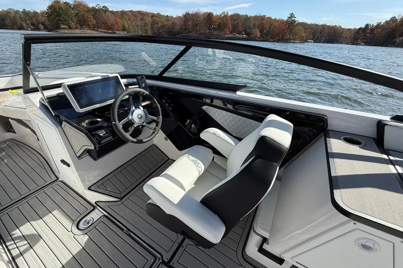 Slide: The Image of Yamaha 252SE 2026 - 16