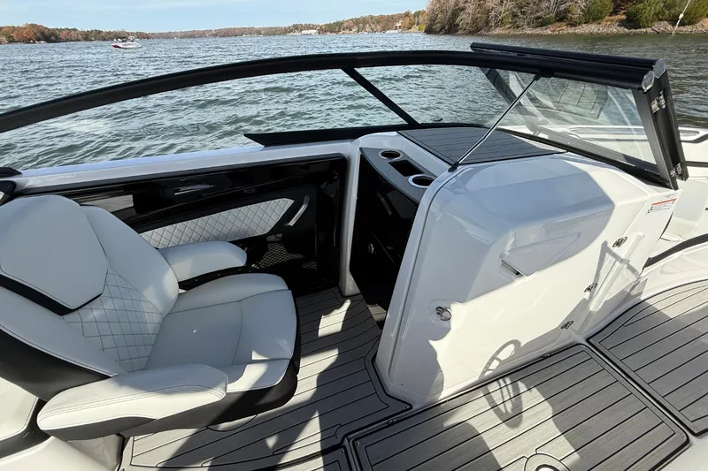 Slide: The Image of Yamaha 252SE 2026 - 18