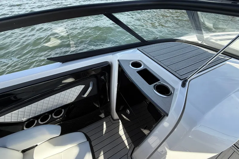 Slide: The Image of Yamaha 252SE 2026 - 19