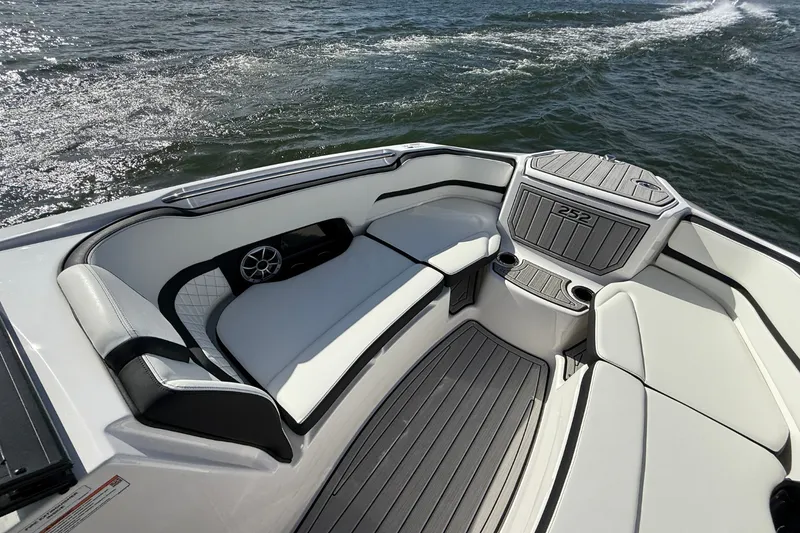 Slide: The Image of Yamaha 252SE 2026 - 22