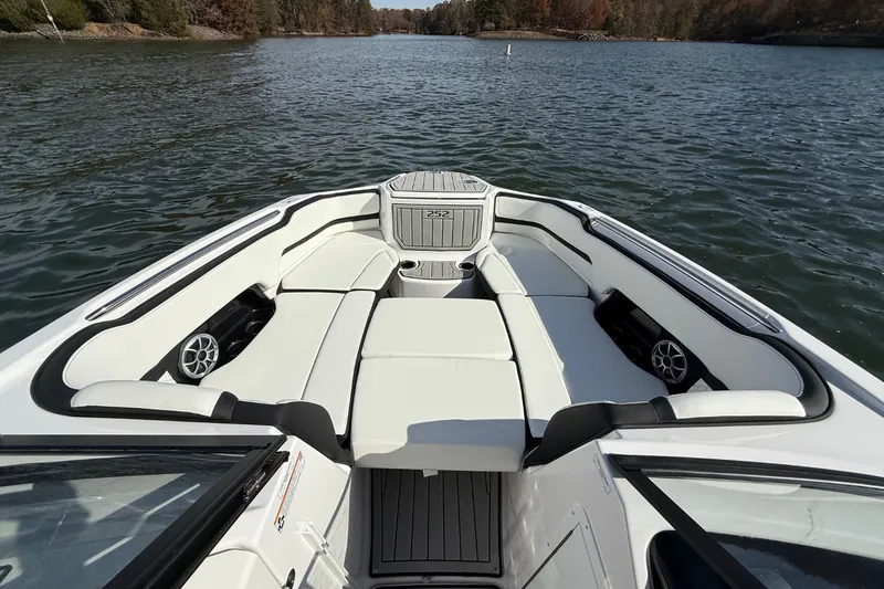 Slide: The Image of Yamaha 252SE 2026 - 24