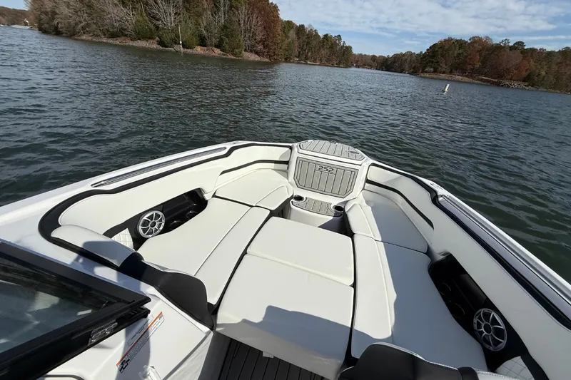 Slide: The Image of Yamaha 252SE 2026 - 25