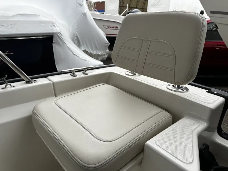 Slide: The Image of Boston Whaler 170 MONTAUK 2024 - 11