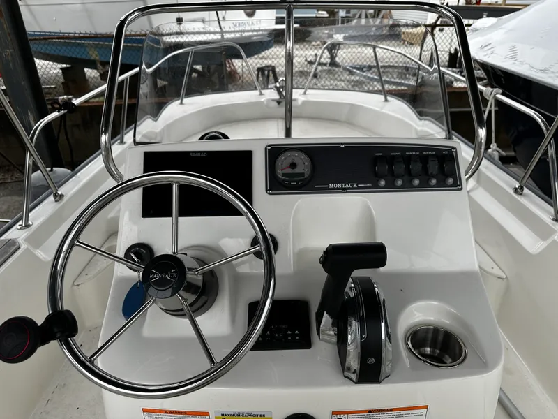 Slide: The Image of Boston Whaler 170 MONTAUK 2024 - 15