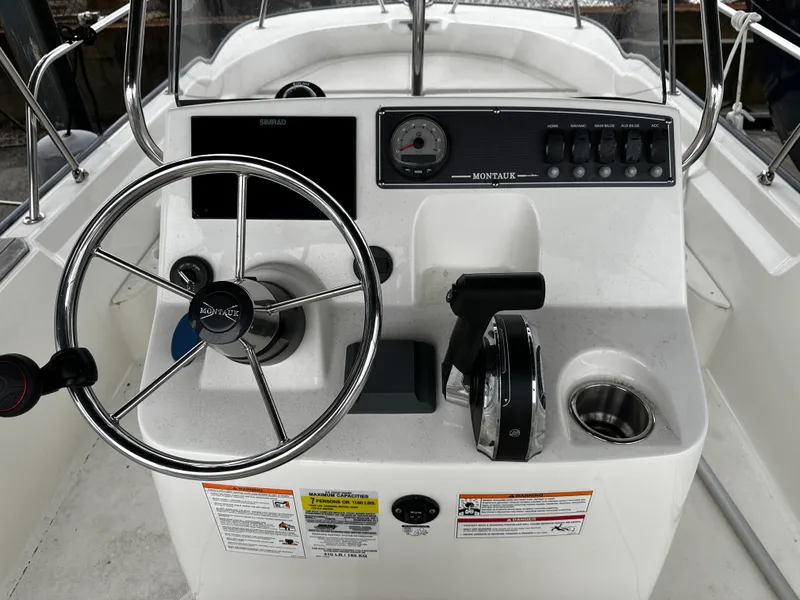 Slide: The Image of Boston Whaler 170 MONTAUK 2024 - 16