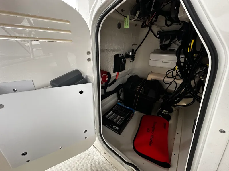 Slide: The Image of Boston Whaler 170 MONTAUK 2024 - 19