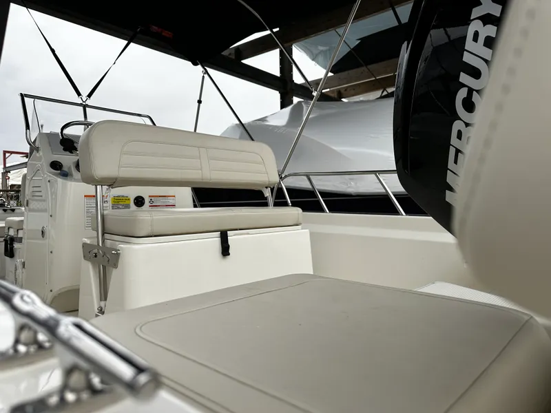 Slide: The Image of Boston Whaler 170 MONTAUK 2024 - 6