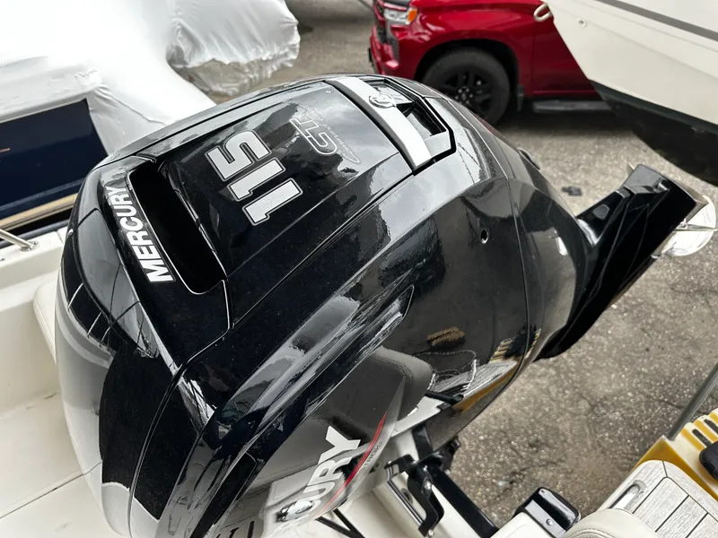 Slide: The Image of Boston Whaler 170 MONTAUK 2024 - 8