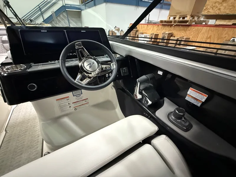 Slide: The Image of Sea Ray SLX 280 Outboard 2026 - 11