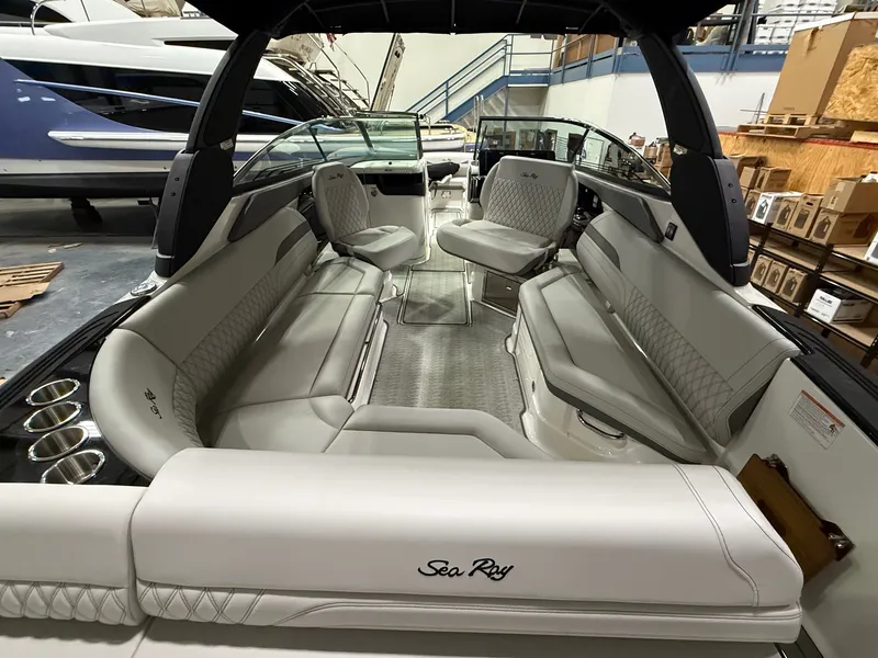 Slide: The Image of Sea Ray SLX 280 Outboard 2026 - 13