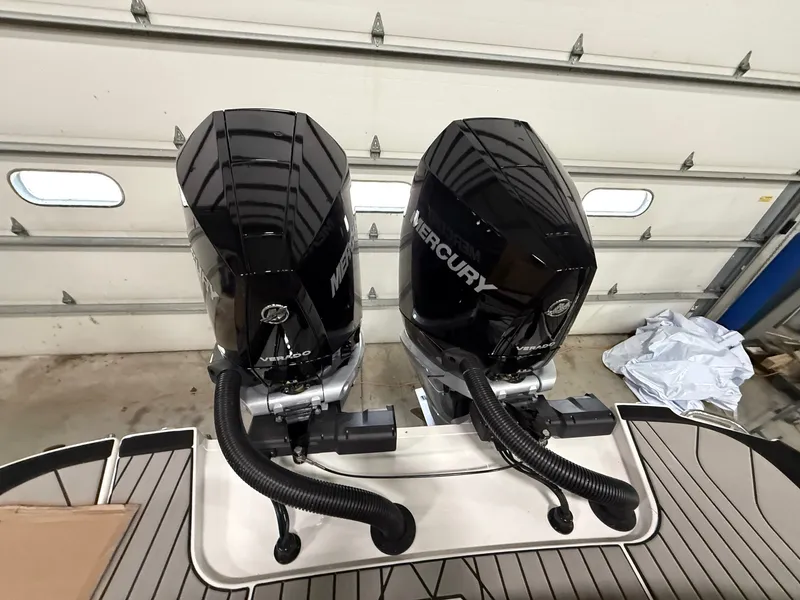 Slide: The Image of Sea Ray SLX 280 Outboard 2026 - 16