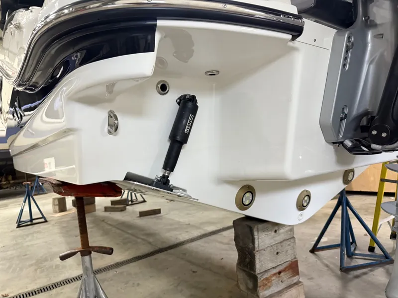 Slide: The Image of Sea Ray SLX 280 Outboard 2026 - 17