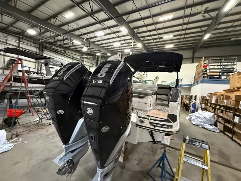 Slide: The Image of Sea Ray SLX 280 Outboard 2026 - 19