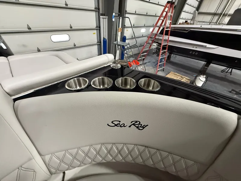 Slide: The Image of Sea Ray SLX 280 Outboard 2026 - 5