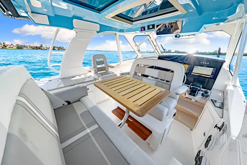 Slide: The Image of Boston Whaler 380 REALM 2023 - 15