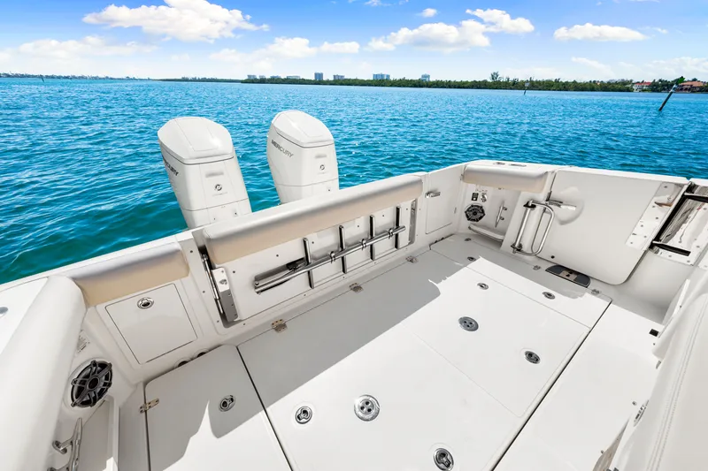 Slide: The Image of Boston Whaler 380 REALM 2023 - 28