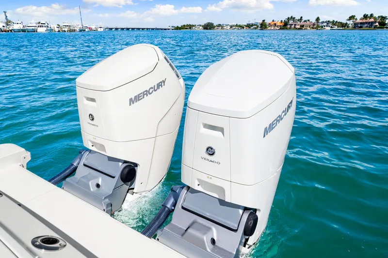 Slide: The Image of Boston Whaler 380 REALM 2023 - 30